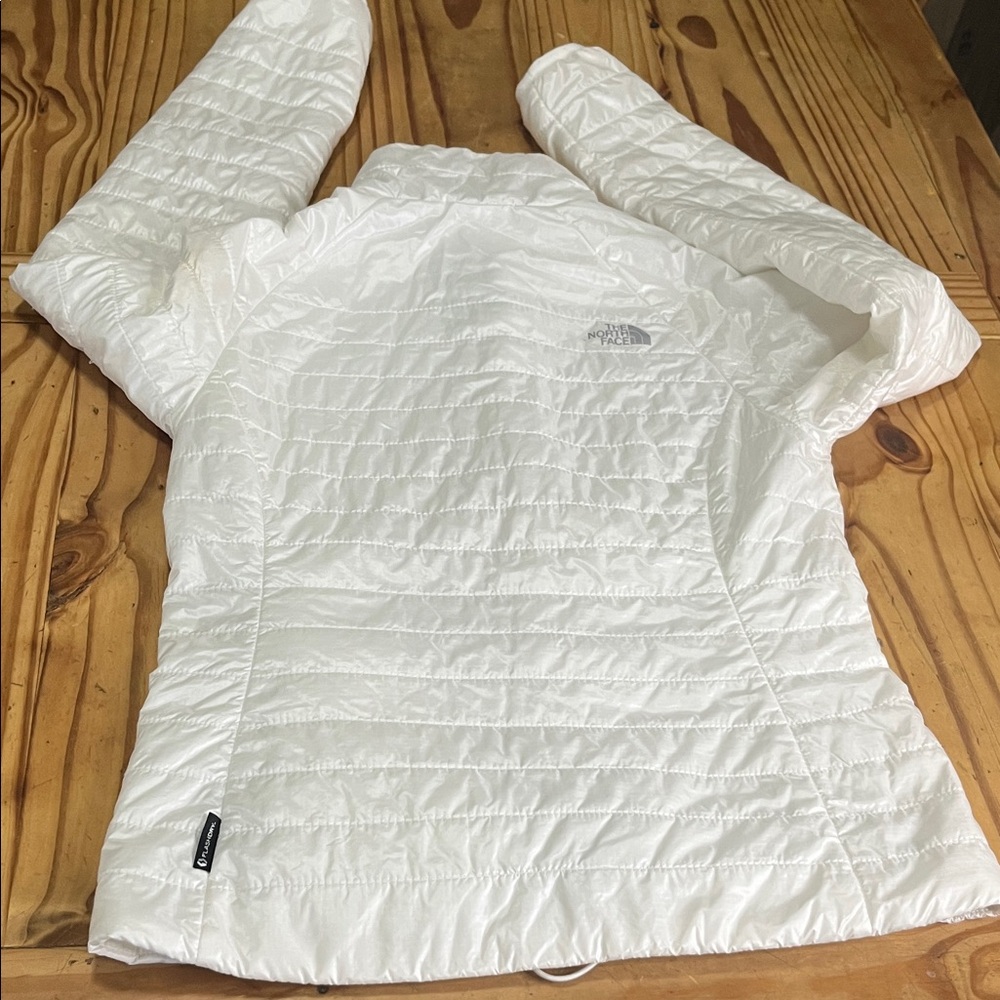The North Face Women's White Packable Quilted Puffer Jacket - Picture 5 of 12